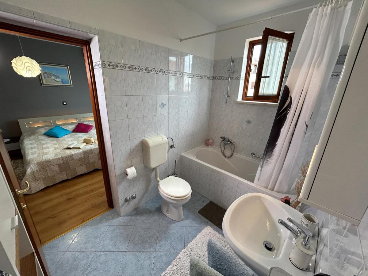 Adry With Balcony, Free Parking & Bikes 4*